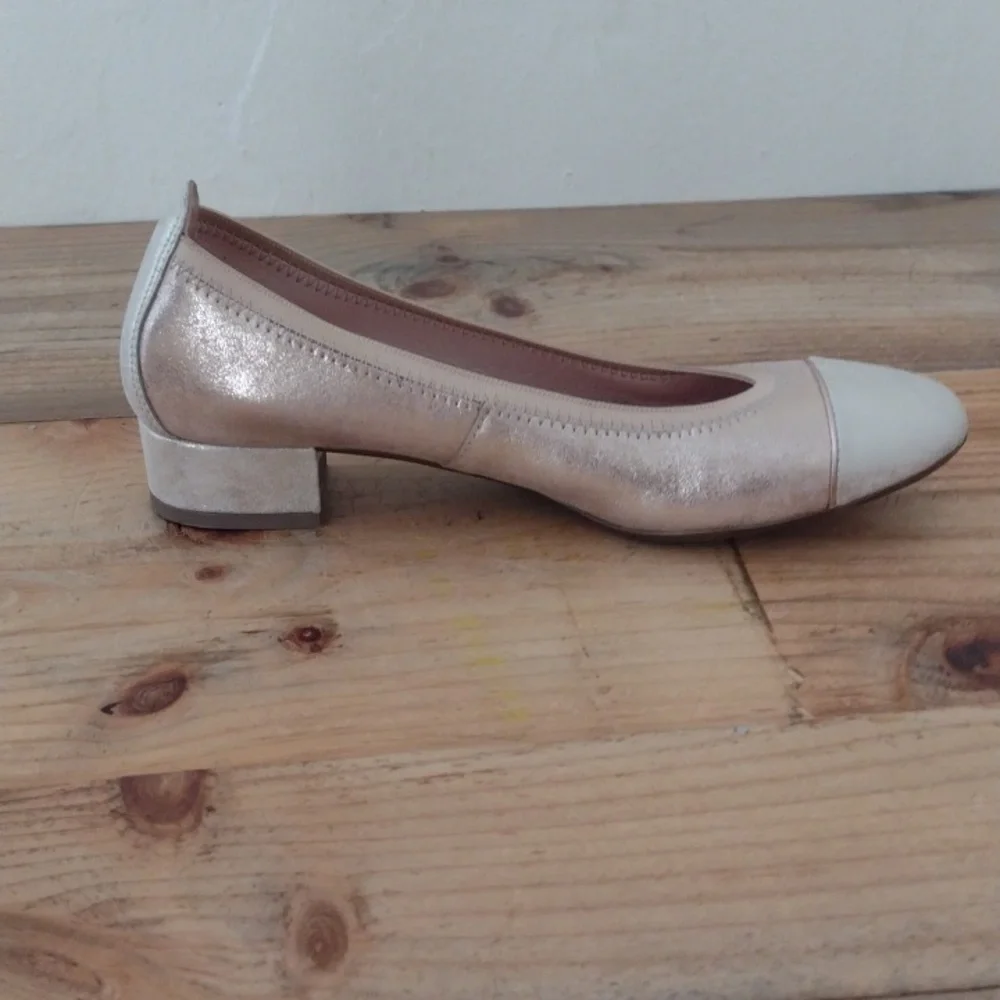 Hispanitas Joy is a Choice 2 Tone Metallic Block Heel Shoe Size 39 US Size 9